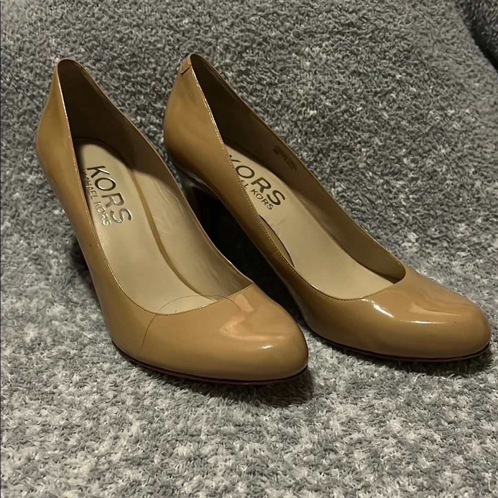 Michael Kors Tan Patent leather sole Heels Timeless Design for perfect fit